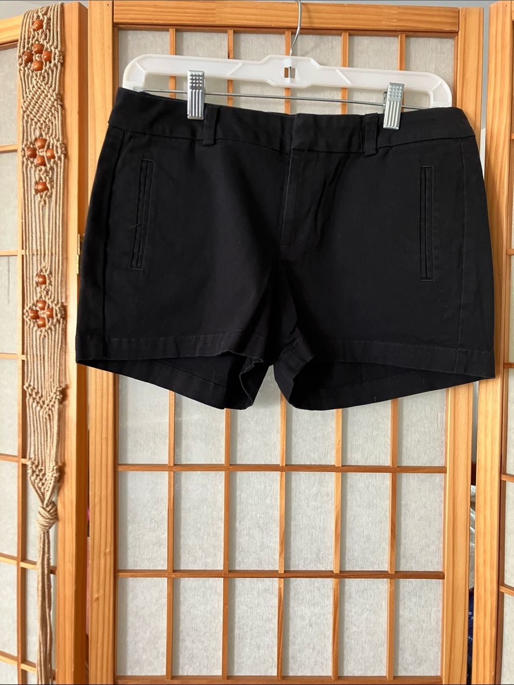 a.n.a Size 6 Black Twill Cotton Tailored Shorts